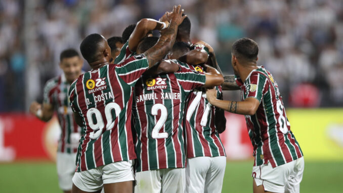 Jugadores de Fluminense celebran en un partido de la fase de grupos de la Copa Libertadores. EFE/ Paolo Aguilar
