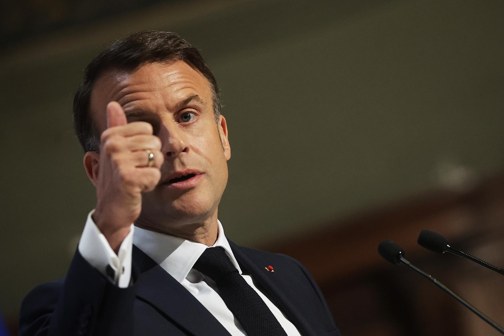 El presidente francés Emmanuel Macron pronuncia un discurso sobre Europa en el anfiteatro de la Universidad de la Sorbona en París, Francia, 25 de abril de 2024. Macron hablará sobre el futuro de la Unión Europea casi siete años después de su discurso anterior y en vísperas de las elecciones europeas del 9 de junio. 
EFE/EPA/CHRISTOPHE PETIT TESSON / PISCINA
