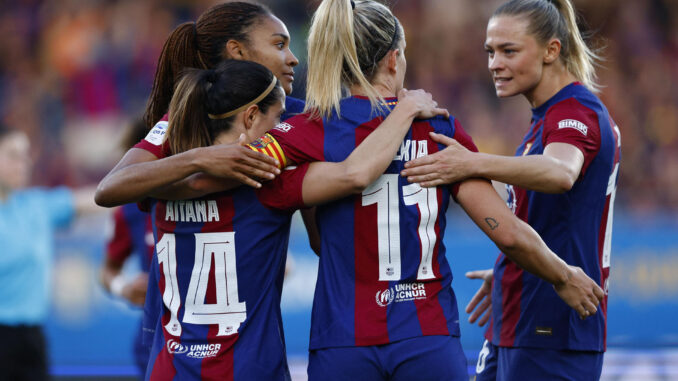 Las jugadoras del FC Barcelona celebran uno de los goles conseguidos por el equipo blaugrana durante el encuentro correspondiente a la jornada 25 de la Liga F entre FC Barcelona y el Villarreal CF, este sábado en el estadio Johan Cruyff, en Barcelona. EFE/Quique García
