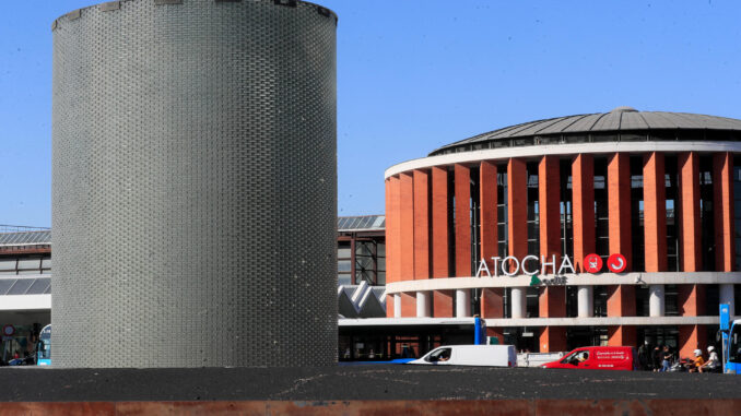 Imagen de archivo del ya desmantelado Monumento a los caídos en el 11M en la Estación de Madrid-Puerta de Atocha-Almudena Grandes en Madrid. EFE/ Fernando Alvarado
