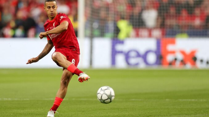 Thiago Alcántara en una imagen de archivo con el Liverpool. EFE/EPA/FRIEDEMANN VOGEL
