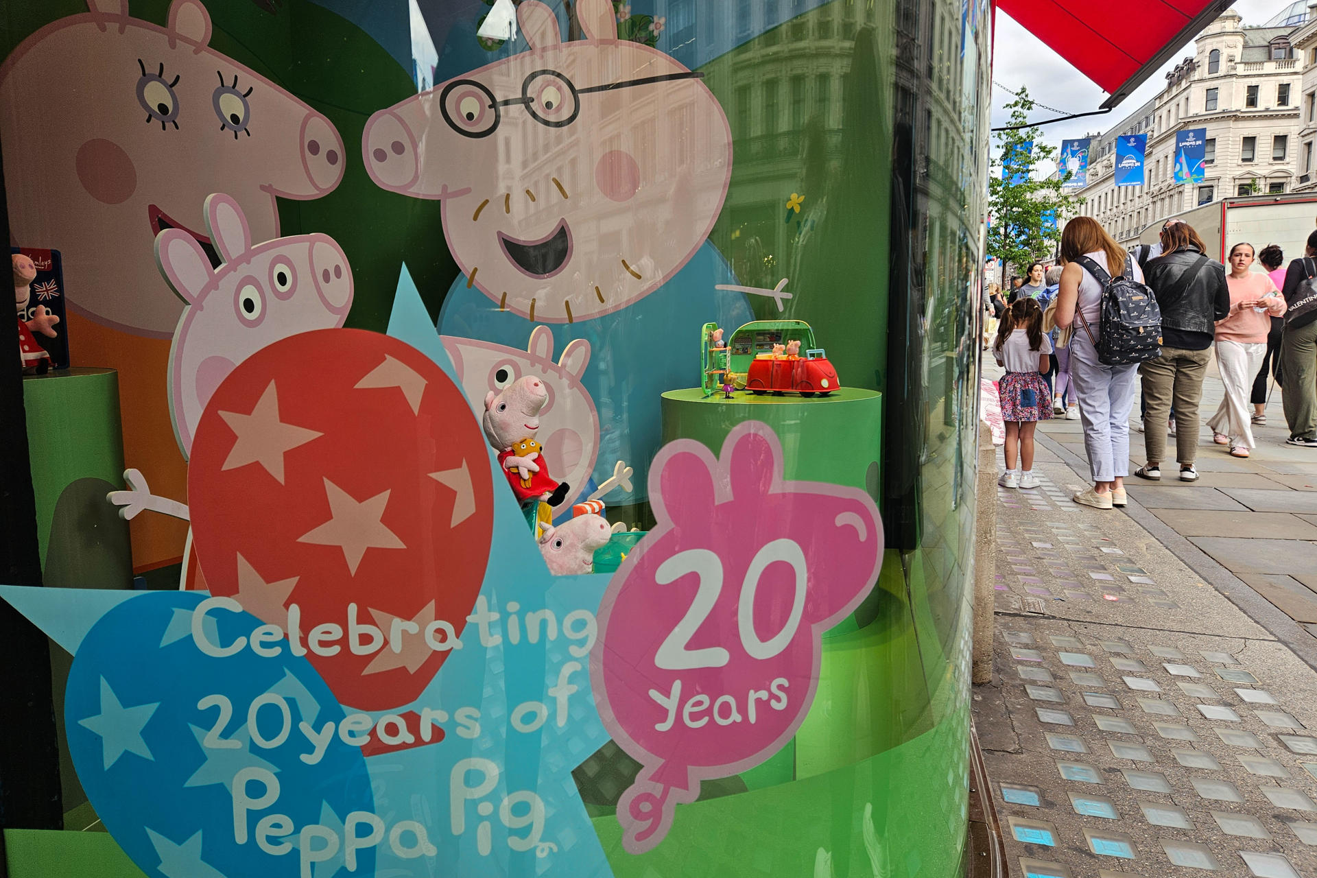 Juguetes de Peppa Pig en una tienda de Londres (Reino Unido). EFE/ Cristina Alonso Pascual
