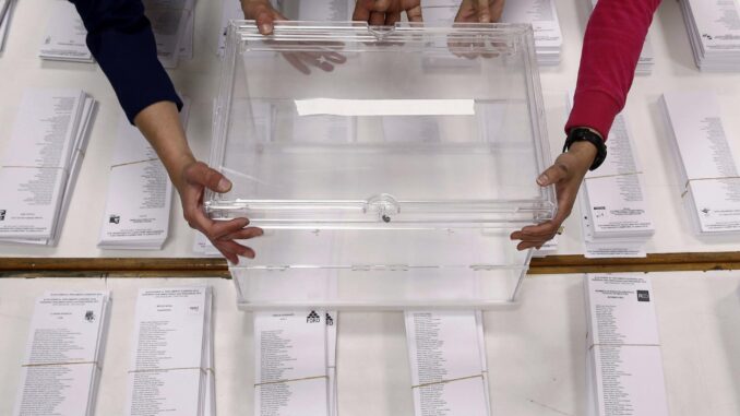 Imagen de archivo de los preparativos para unas elecciones europeas. EFE/Jesús Diges
