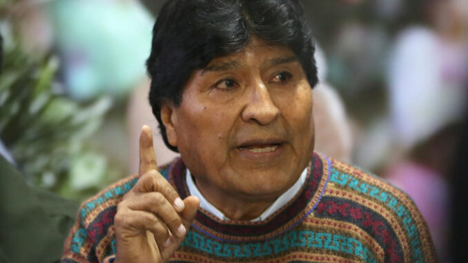 Fotografía de archivo del expresidente de Bolivia, Evo Morales, participa durante una conferencia de prensa en La Paz. EFE/Luis Gandarillas
