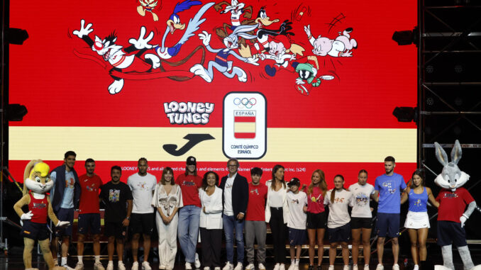 Presentación de la colección de ropa deportiva Joma inspirada en los personajes de Looney Tunes este viernes en Madrid. EFE/ Chema Moya
