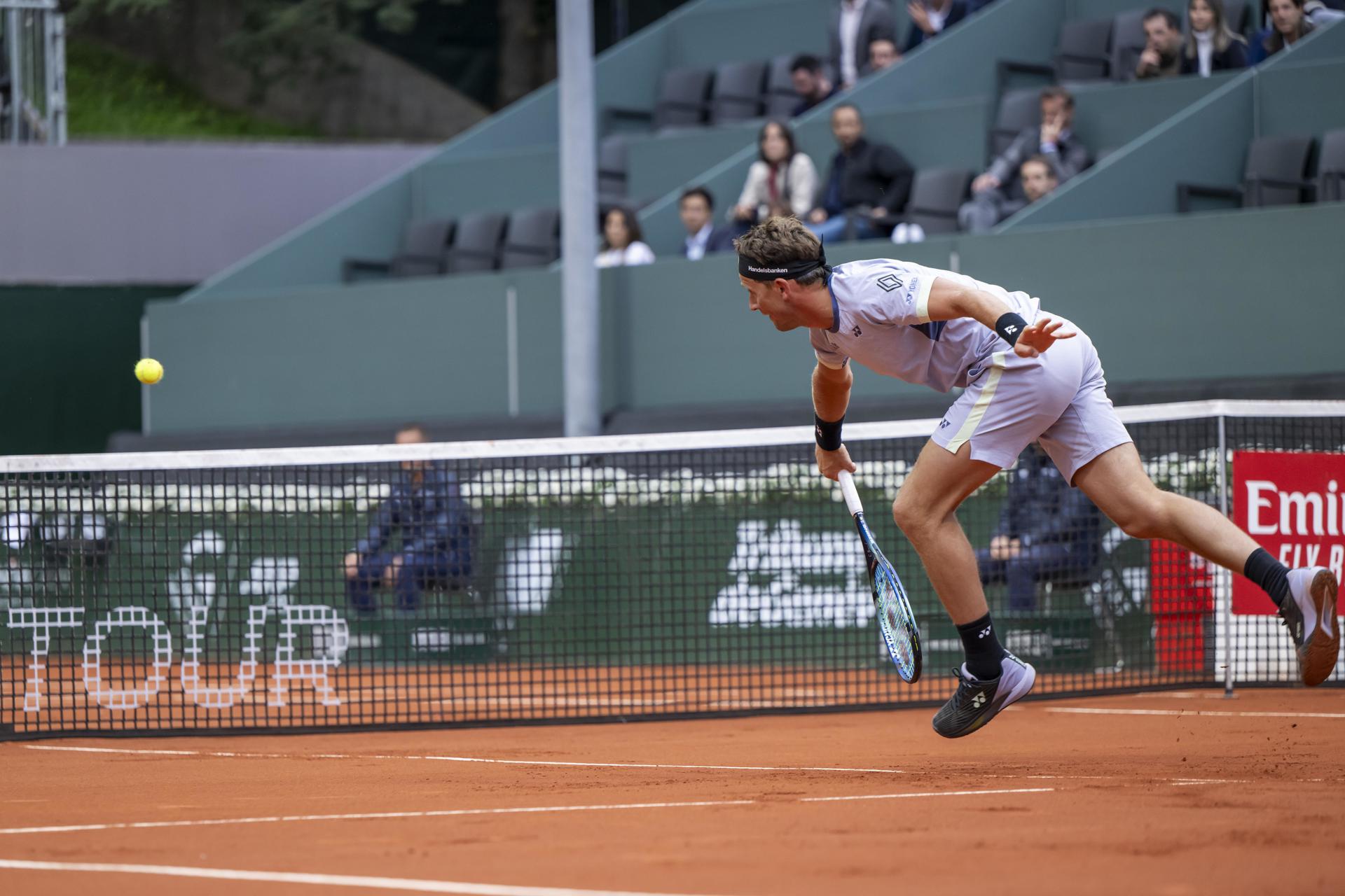 El noruego Casper Ruud durante su partido de cuartos de final del torneo de Ginebra (Suiza) co0ntra el argentino Sebastián Báez. EFE/EPA/MARTIAL TREZZINI
