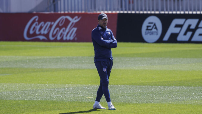 Simeone, en el entrenamiento de este viernes. EFE/Rodrigo Jiménez
