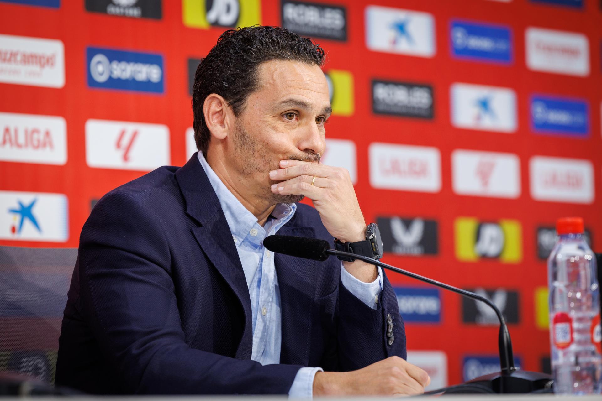 El presidente del Sevilla, José María del Nido Carrasco, durante la rueda de prensa ofrecida en la ciudad deportiva del club. EFE/ Julio Muñoz
