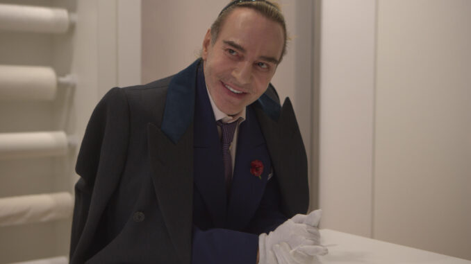 El próximo viernes llega a España el documental 'High & Low - John Galliano' ('Auge y caída de John Galliano'), estrenado en marzo en Estados Unidos y dirigido por el británico Kevin McDonald, que repasa la carrera del diseñador, desde sus orígenes a su consagración como director creativo de Dior en 1966 y su fulminante destitución en 2011.  EFE/ Filmin/SOLO USO EDITORIAL/SOLO DISPONIBLE PARA ILUSTRAR LA NOTICIA QUE ACOMPAÑA (CRÉDITO OBLIGATORIO)
