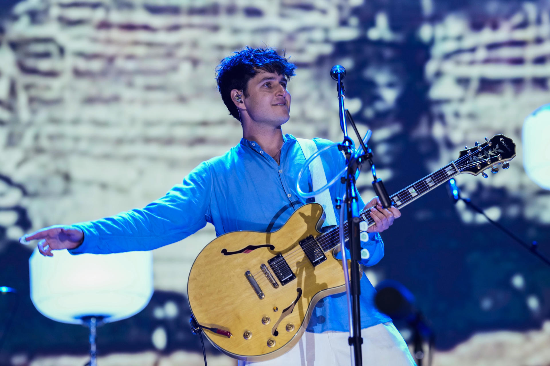 El cantante estadounidense de Vampire Weekend, Ezra Koenig, durante su concierto de la primera jornada de pago del Primavera Sound, este jueves en Barcelona. EFE/Alejandro García
