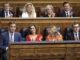 El presidente del Gobierno, Pedro Sánchez, es aplaudido por los miembros de su equipo, Félix Bolaños (d), Yolanda Díaz (2d) y Maria Jesús Montero (2i) y diputados socialistas al término de una de sus intervenciones en la sesión de control al Ejecutivo este miércoles en el Congreso. EFE/Mariscal