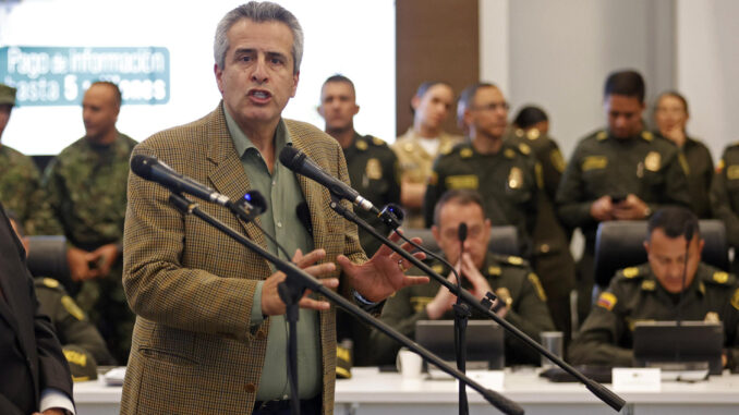 Fotografía de archivo que muestra al ministro del Interior de Colombia, Luis Fernando Velasco. EFE/ Mauricio Dueñas Castañeda
