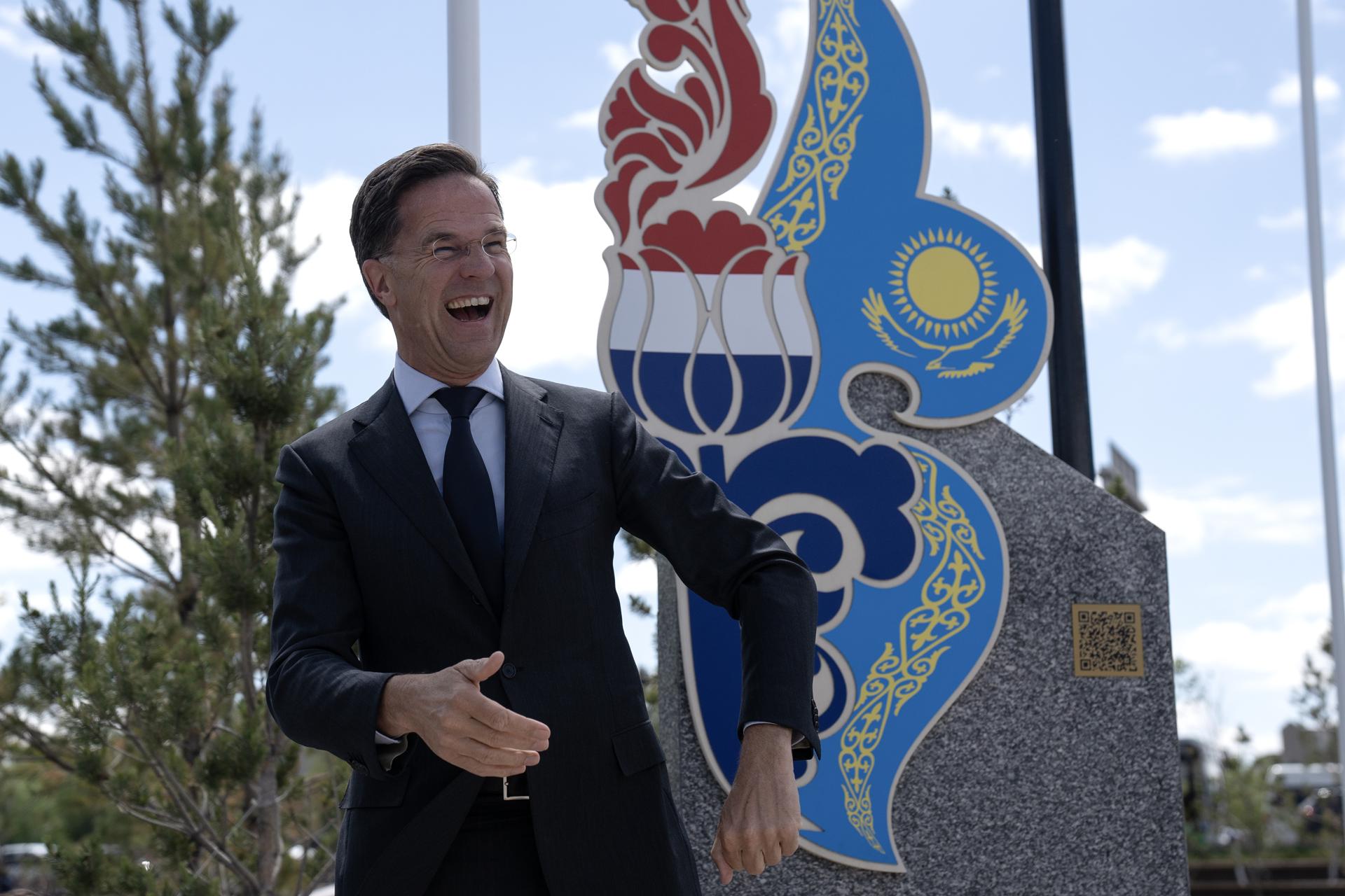 El primer ministro holandés, Mark Rutte, reacciona mientras asiste a una ceremonia de inauguración de la plaza Amsterdam en Astana, Kazajstán, el 28 de mayo de 2024. Mark Rutte se encuentra en su visita de trabajo de un día a Kazajstán. (Kazajstán, Países Bajos; Holanda) EFE/EPA/TURAR KAZANGAPOV
