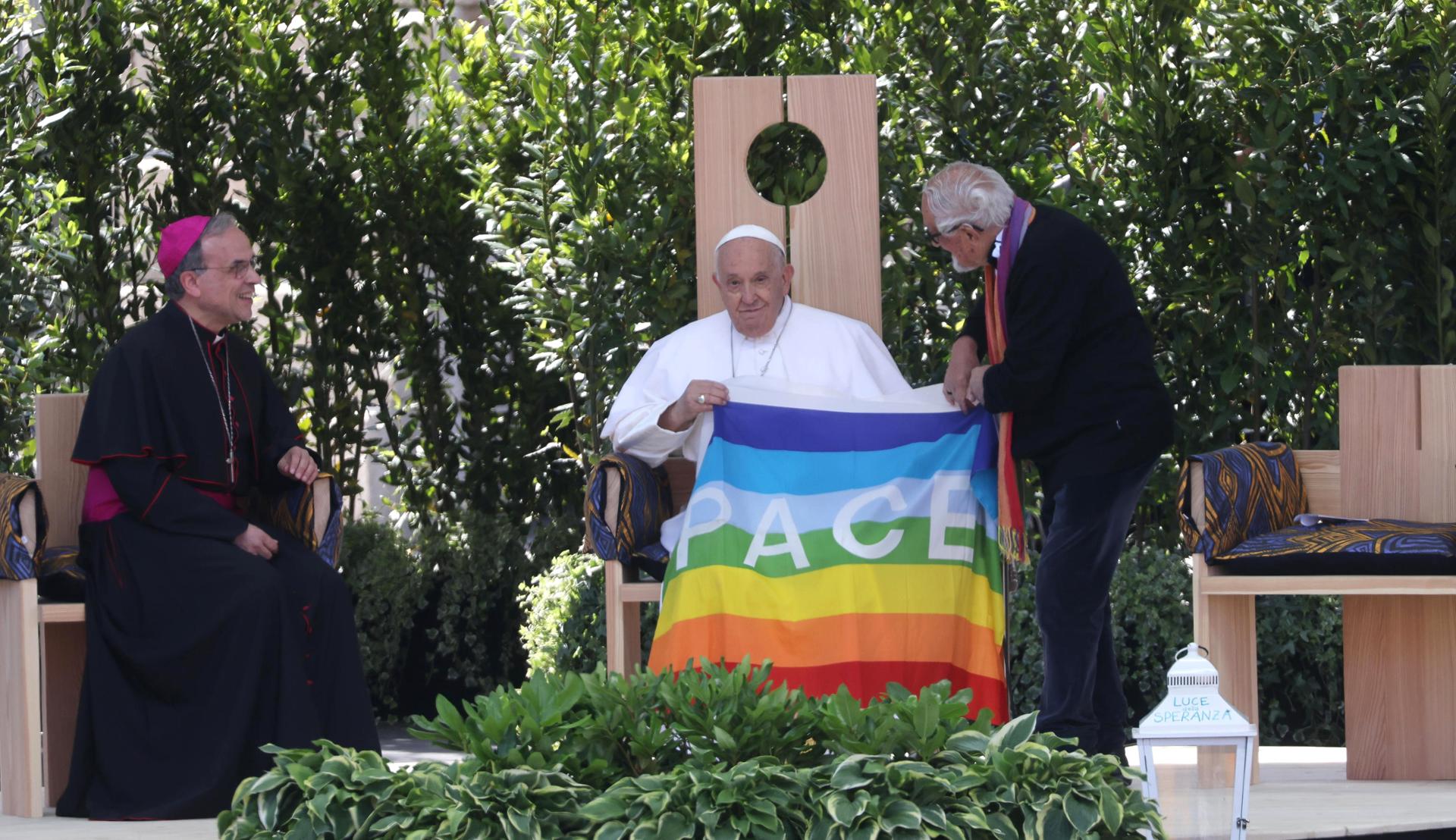 El Papa Francisco dirige el encuentro 'Arena de la paz: abrazo de justicia y paz' ​​en Verona, Italia, el 18 de mayo de 2024. EFE/EPA/VENEZIA FILIPPO
