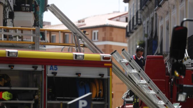 Equipos de emergencias de Madrid trabajando en la ciudad en una imagen de archivo. EFE/Javier Lizón.
