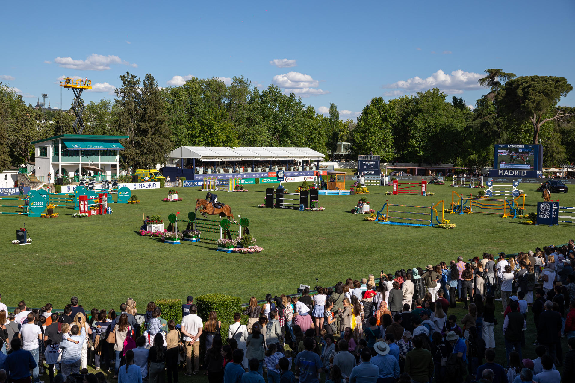 Fotografía de la segunda jornada del Longines Global Champions Tour de hípica de Madrid, que se disputa en las instalaciones del Club de Campo. EFE/ Daniel González
