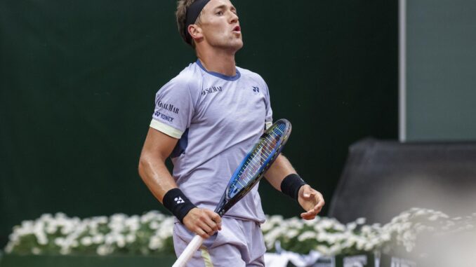 El noruego Casper Ruud durante su partido de cuartos de final del torneo de Ginebra (Suiza) co0ntra el argentino Sebastián Báez. EFE/EPA/MARTIAL TREZZINI
