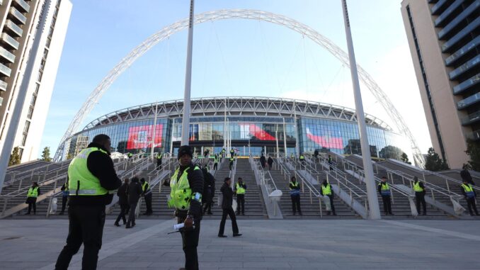 Vista exterior del estadio de Wembley horas antes de un partido, en una foto de archivo. EFE/EPA/NEIL HALL
