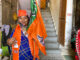 Un miembros del ejército de voluntarios del Bharatiya Janata Party (BJP), el partido más importante de la India y maquinaria del nacionalismo hindú, ayer jueves, en la víspera del fin de las elecciones generales para asegurar la victoria del primer ministro, Narendra Modi. EFE/ Rita Cardeira