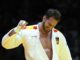 El español Nikoloz Sherazadishvili se colgó este jueves el bronce en -100 kg en los campeonatos del mundo que se disputan en Abu Dabi, tercera medalla mundial del judoca tras los oros de 2018 y 2021, aquellos en -90 kilos. EFE/EPA/ALI HAIDER