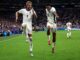 Los jugadores de Inglaterra Jude Bellingham y Harry Kane (i) celebran el 2-1 durante el partido de octavos de final que han jugado Inglaterra y Eslovaquia en Gelsenkirchen, Alemania. GEFE/EPA/FRIEDEMANN VOGEL