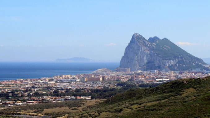 Vista del Peñón de Gibraltar. EFE/A.Carrasco Ragel
