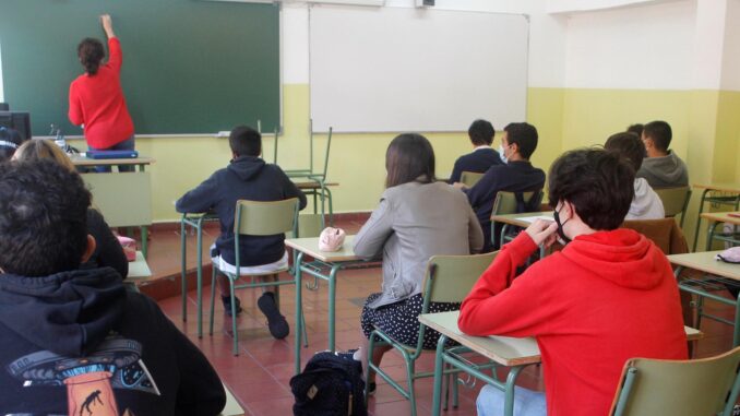 Imagen de archivo de una clase en un instituto. EFE/ Juan González