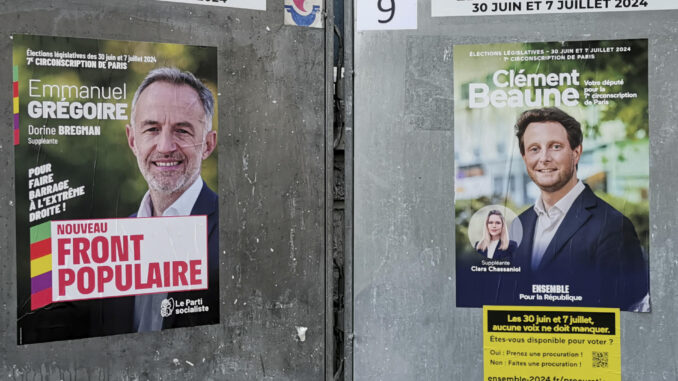 PARÍS, 22/06/2024.- Un cartel electoral del candidato a diputado Clément Beaune, exministro de Transportes, de la coalición macronista Ensemble (Juntos), sin la imagen o el nombre del presidente francés, junto a otro del candidato Emmanuel Grégoire (i). Carteles similares de candidatos macronistas por toda  Francia muestran que Emmanuel Macron ya no es un activo electoral, sino un problema de imagen para su partido. EFE/ Rafael Cañas
