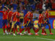 Los jugadores de la selección española celebran su primer gol durante el encuentro correspondiente a la fase de grupos de la Eurocopa 2024 contra Italia en Gelsenkirchen (Alemania). EFE/Jorge Guillén