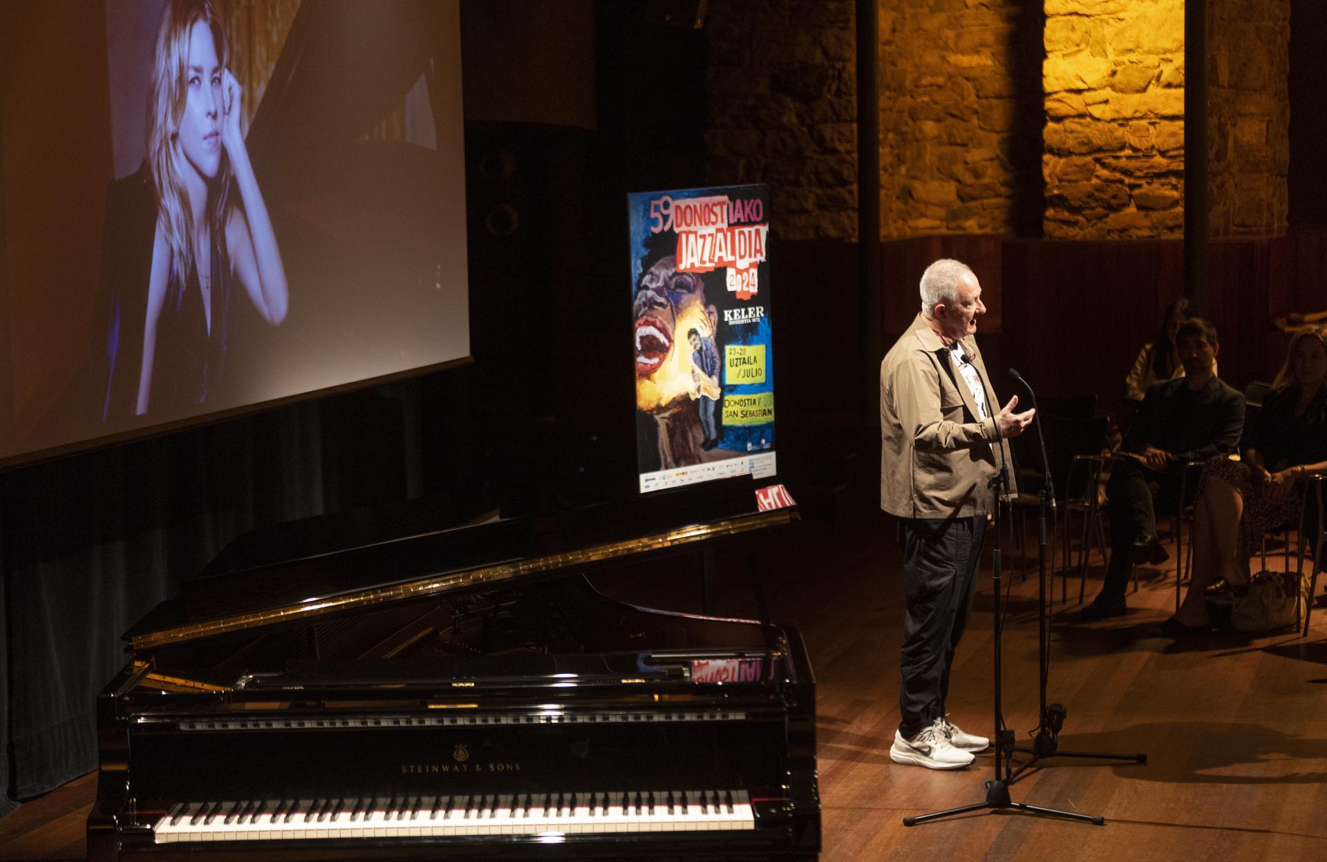 El director del Festival de Jazz de San Sebastián, Miguel Martín, presenta oficialmente la 59 edición e informa sobre las últimas novedades del Jazzaldia de 2024 este miércoles en San Sebastián. EFE/Juan Herrero
