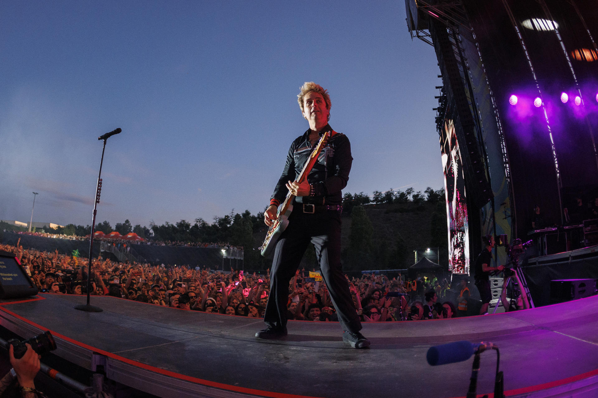 La banda estadounidense Green Day durante su actuación hoy sábado en el Festival Road to Rio Babel que se celebra en la Caja Mágica de Madrid. EFE / Rodrigo Jiménez.
