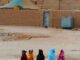 Imagen de archivo de un grupo de mujeres en los campamentos de refugiados saharauis de Tinduf, en Argelia. EFE/Rafael Díaz