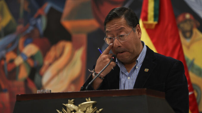 El presidente de Bolivia, Luis Arce, participa durante una conferencia de prensa, tras el fallido golpe de Estado, este jueves, en La Paz (Bolivia). EFE/ Luis Gandarillas
