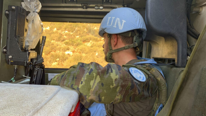 Un militar español durante una patrulla de la misión de paz de la ONU en el Líbano (FINUL). EFE/Noemí Jabois
