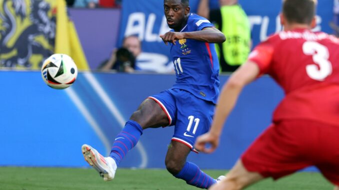 El jugador francés Ousmane Dembele en acción durante el partido de fútbol del grupo D de la Eurocopa 2024 entre Francia y Polonia, en Dortmund, Alemania. EFE/EPA/FRIEDEMANN VOGEL
