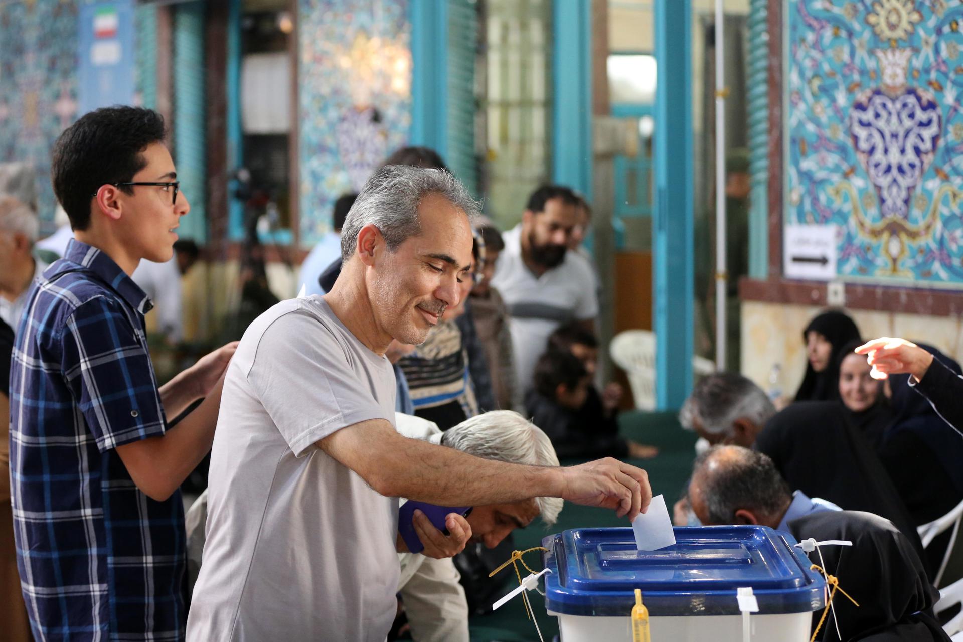 Votantes en las elecciones presidenciales de Irán. EFE/EPA/STRINGER
