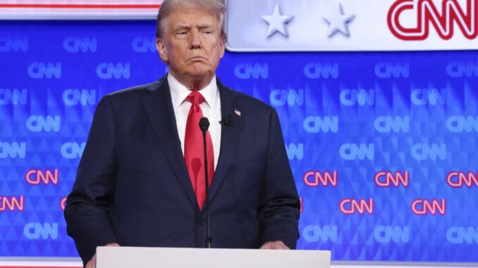 El expresidente de EE.UU., Donald J. Trump durante el debate presidencial en Atlanta (EE.UU.). EFE/EPA/MICHAEL REYNOLDS
