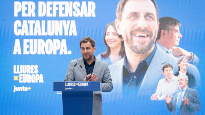 El cabeza de lista de Junts, Toni Comín, durante el acto de campaña de JxCat para las elecciones europeas celebrado este viernes en Colliure (Francia). EFE/David Borrat
