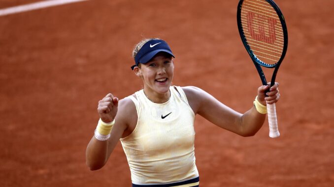 La rusa Mirra Andreeva, de 17 años, protagonizó la gran sorpresa de Roland Garros EFE/EPA/YOAN VALAT
