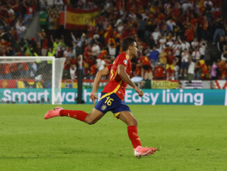 El centrocampista de la selección española de fútbol Rodri celebra tras marcar ante Georgia, durante el partido de octavos de final de la Eurocopa que las selecciones de España y Georgia disputan este domingo en Colonia. EFE/J.J.Guillén