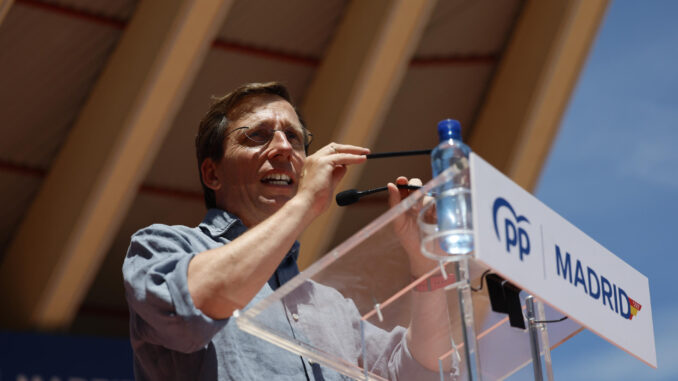 El alcalde de Madrid, José Luis Martínez-Almeida, el pasado sábado en el mitin-fiesta convocado por el PP madrileño en el Parque de Berlín. EFE/ Mariscal
