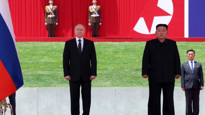 Los líderes de Corea del Norte y Rusia, Kim Jong-un y Vladímir Putin, en Pionyang. EFE/EPA/GAVRIIL GRIGOROV / SPUTNIK / KREMLIN POOL MANDATORY CREDIT
