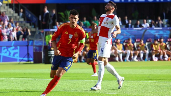 El delantero de España Alvaro Morata (I) celebra el 1-0 durante el partido del grupo B entre España y Croacia en el estadio Olímpico de Berlín, Alemania.EFE/EPA/FILIP SINGER
