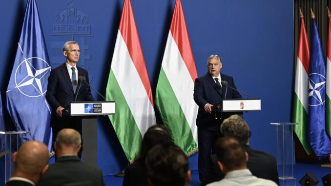 El primer ministro húngaro, Viktor Orban, y el secretario general de la OTAN, Jens Stoltenberg, ofrecen una rueda de prensa el 12 de junio de 2024. EFE/ Zoltan Mathe PROHIBIDO SU USO EN HUNGRÍA
