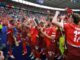 Los jugadores de Suiza celebran después de ganar el partido de octavos de la Eurocopa 2024 entre Suiza e Italia, en Berlín, Alemania. EFE/EPA/CLEMENS BILAN