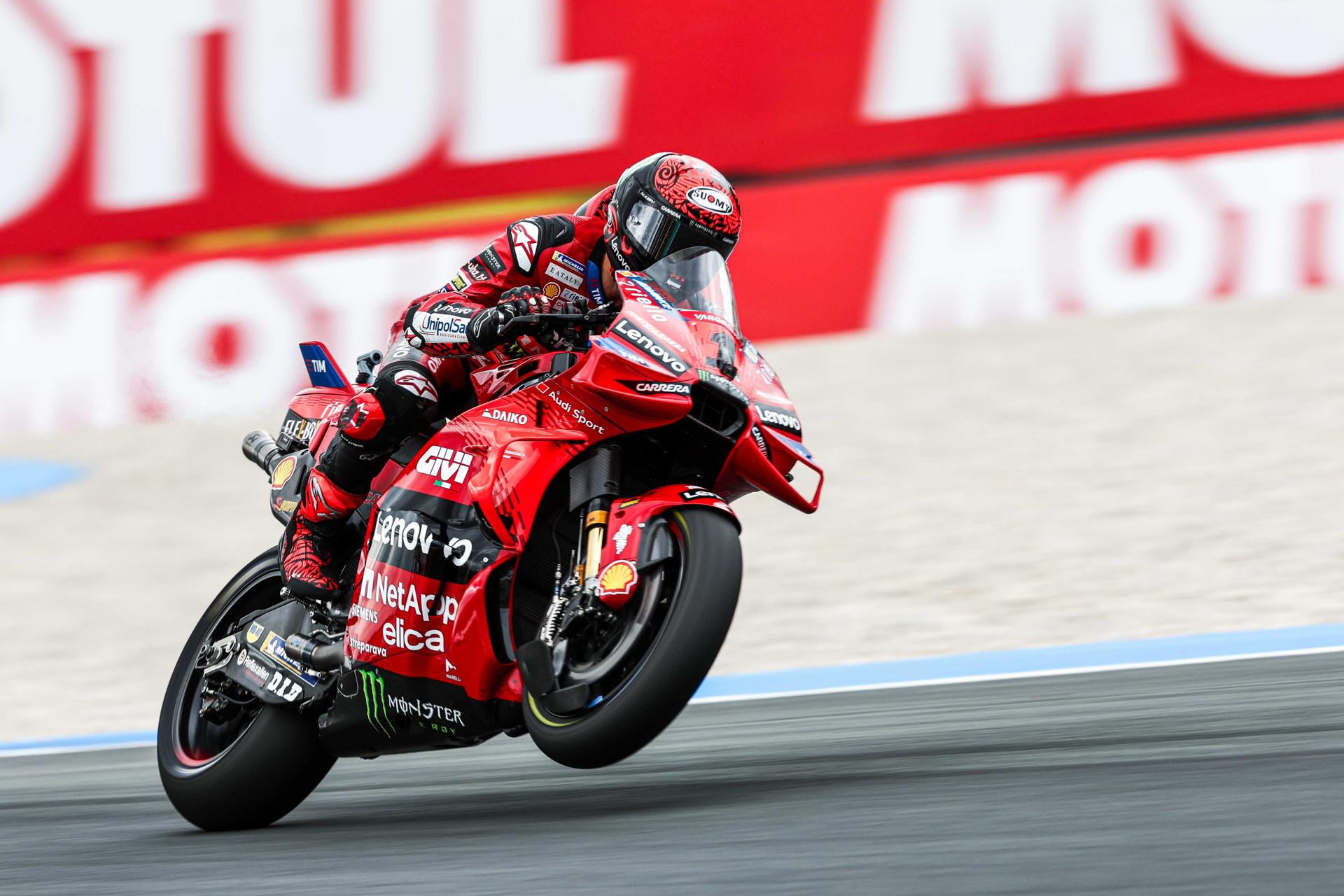 El italiano Francesco Bagnaia en la prueba de MotoGP que se ha celebrado en Assen, en el TT Circuit Assen, Países Bajos. EFE/EPA/VINCENT JANNINK
