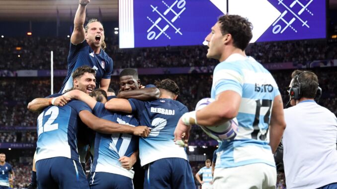 Los jugadores de Francia celebran su victoria ante Argentina. EFE/EPA/CHRISTOPHE PETIT TESSON
