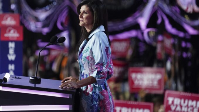 La exprecandidata a la presidencia por el Partido Republicano, Nikki Haley, durante su intervención en la Convención Nacional Republicana que se celebra esta semana en la ciudad de Milwaukee (Wisconsin, EE.UU.). EFE/EPA/SHAWN THEW
