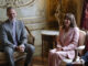 El rey Felipe VI recibe en audiencia a la alcaldesa de París, Anne Hidalgo, en la Residencia de la embajada de España en París. EFE/Lavandeira