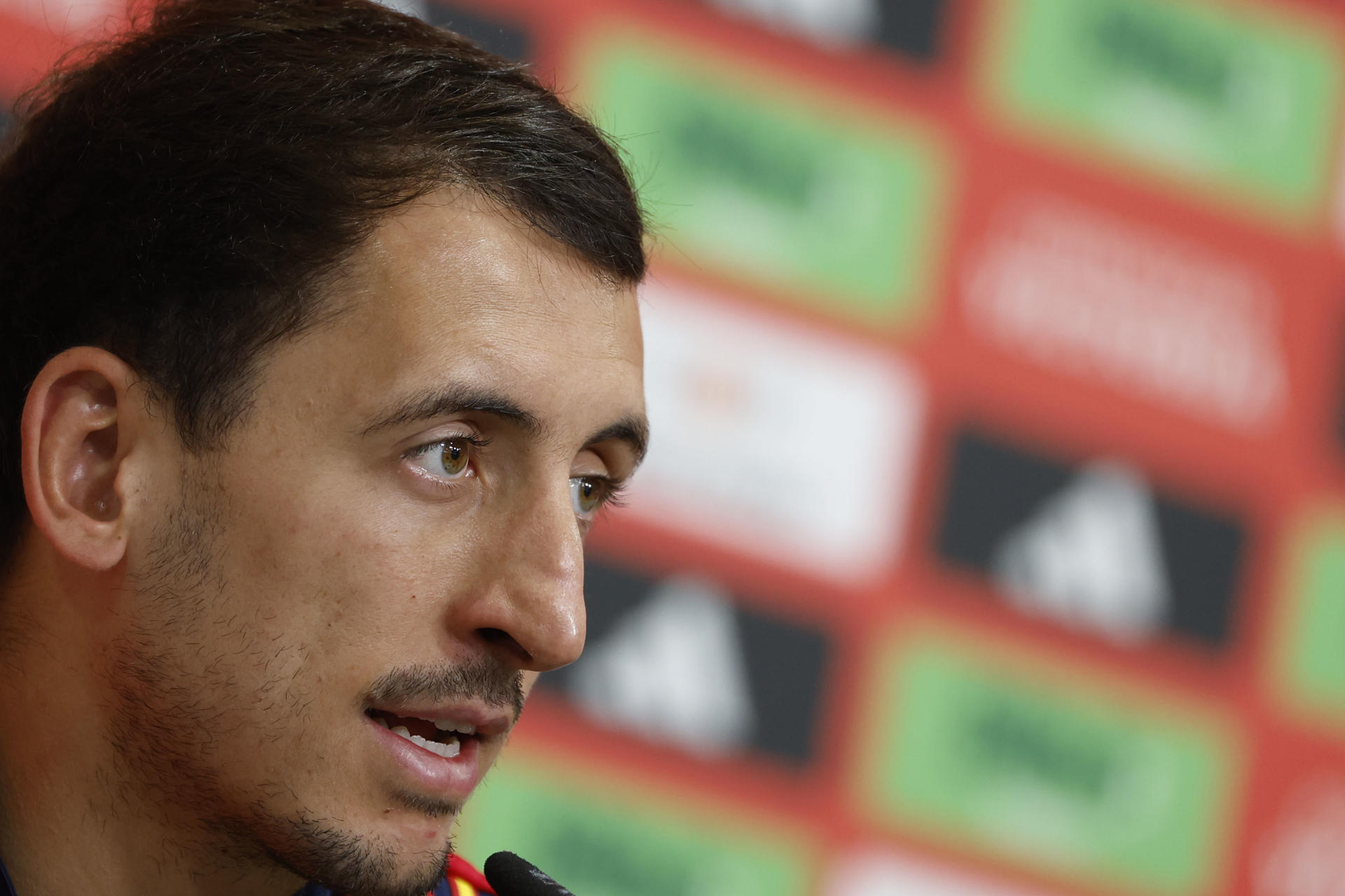 El jugador de la selección española Mikel Oyarzabal durante la rueda de prensa tras el entrenamiento en la localidad alemana de Donaueschingen, para preparar su próximo partido ante Alemania en cuartos de final de la Eurocopa 2024. EFE/J.J. Guillén
